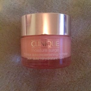 Clinique 72 hour moisture surge